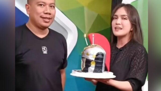 Berita artis: Artis Vicky Prasetyo belum lama ini mendapatkan kejutan dari artis cantik Shandy Aulia di hari ulang tahunnya yang hebohkan warganet.
