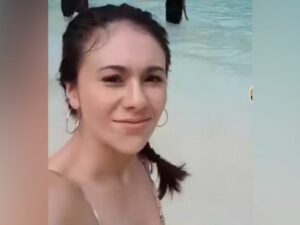 Berita artis: Wulan Guritno memakai baju seksi saat berada di tepi pantai, penampilannya pun membuat netizen dan para wanita insecure.
