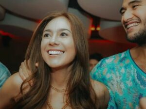 Berita artis: Wulan Guritno baru saja berulang tahun ke-41 dan merayakan bareng kekasih barunya yang diketahui seorang brondong tampan.