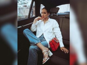 Berita artis: Saking cantiknya, netizen merasa jika sosok Alyssa Daguise tidaknya nyata dengan gaya pakaian yang begitu kece.