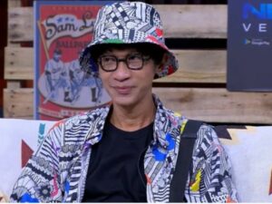 Berita artis: Ternyata ini dua alasan penting mengapa sekarang Aming sering berpenampilan seperti seorang perempuan.