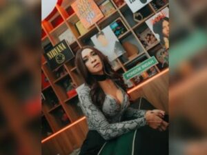 Berita artis: Aming punya payudara hingga buat banyak dari netizen terkejut dengan oenampilan baru mantan suami Evelyn Nada Anjani ini.