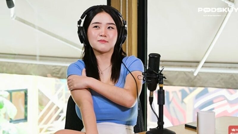 Berita artis: Youtuber gamers Anastasya Khosasih ceritakan alasan sering berpakaian seksi dimanapun karena kurang pede.