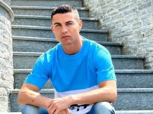 Berita Bola: Fan Liverpool dan Manchester United beri penghormatan atas Meninggalnya anak Cristiano Ronaldo