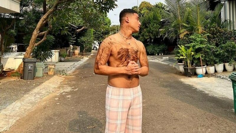 Berita artis: Penampilan terbaru Fadly Faisal buat kaum hawa sesak nafas, mengukir tubuh dan dinilia mengurangi ibadah puasa.