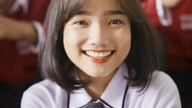 Berita artis: Fuji rindu masa sekolah ketika mengunggah beberapa foto lawas bersama dua orang sahabat baiknya di SMA.