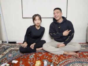 Berita artis: Mengaku jatuh cinta pandangan pertama pada Rebecca Klopper, ternyata Fadly Faisal pernah jadian dengan cewek posesif.