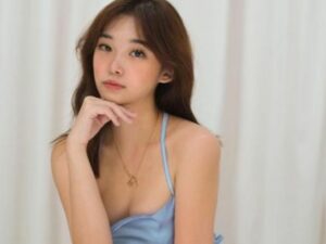 Berita artis: Livy Renata unggah foto seksi dan pose menggoda, netizen sampai lupa jika sedang jalani ibadah puasa Ramadan.