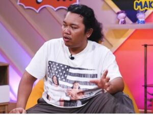 Berita artis: Karena terbukti membeli konten Dea Onlyfans, Marshel Widianto dapat job stand up dengan bayaran fantastis.