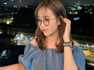 Berita artis: Sangat optimis, pengacara Farhat Abbas percaya bisa membuat Mayang tampil lebih cantik mengalahkan almarhum Vanessa Angel.