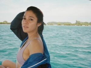 Berita artis: Unggah foto liburan sambil gandeng seorang pria, netizen doakan Naysila Mirdad langgeng dan naik pelaminan.