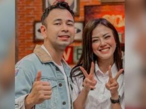 Berita artis: Kumpulan video Raffi Ahmad yang merayu Nita Gunawan kembali viral di media sosial, salah satunya Raffi yang ingin memberikan semua hartanya pada Nita Gunawan.
