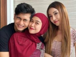 Berita artis: Lucinta Luna ditegur Teuku Ryan agar dapat kembali ke kodratnya, tetapi netizen malah merasa kasihan dengannya.