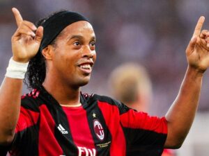 Berita Bola: Ronaldinho mengatakan sudah saatnya AC Milan kembali meraih Scudetto Liga Italia pada musim ini