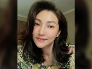 Berita artis: Penampilan bangun tidur dan pakai daster tanpa make up Sarwendah buat netizen salah fokus.