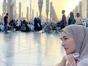 Berita artis: Adakan acara bersama Perempuan Level up, bagi perempuan dengan berbagai profesi, Shandy Purnamasari dipuji netizen.