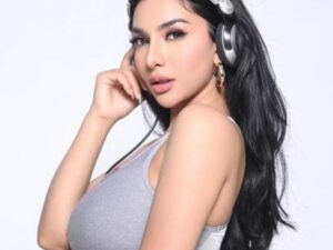 Berita artis: Netizen rebutan ingin jadi kuas make up bagi Siva Aprilia, karena kuas tersebut digunakan untuk menghias sejumlah tubuhnya.