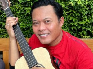 Berita artis: Unggah foto baru, netizen justru salah fokus dan menilai jika Sule Sutisna terlihat lebih tampan dan glowing.