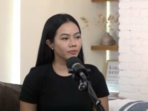 Berita artis: Ini tips cara mengatasi wajah jerawat yang berhasil dicoba oleh penyanyi Yura Yunita dalam waktu singkat.
