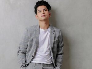 Berita artis: Posting foto bersama teman yang memiliki kesamaan nasib, Zikry Daulay disebut netizen miliki tongkrongan sesama duda.
