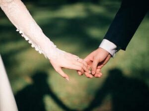 Berita terbaru: Kisah cinta seseorang yang berakhir dengan sebuah pernikahan dapat terjadi karena berbagai hal, salah satunya dapat dicontoh dari kisah cinta para nabi.
