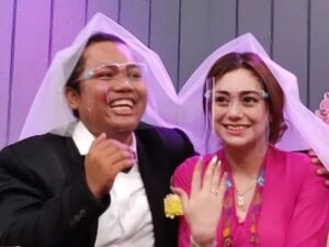 Berita artis: Pengakuan Celine Evangelista yang mengaku sudah dengan komedian Marshel Widianto, hal itu pun kejutkan publik dan menuai berbagai komentar.