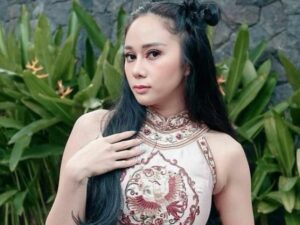 Berita artis: Denise Chariesta mengaku menjadi wartawan, namun tidak mau menunjukkan kartu persnya pada narasumber, Kamis (12/5/2022).