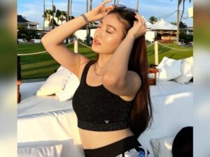 Berita artis: Natasha Wilona mengunggah video baru dirinya yang sedang bergoyang-goyang Tiktok dengan menganakan pakaian ketat, Senin (30/5/2022).