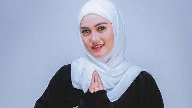Berita artis: keputusan Jess Amalia untuk tampil dalam kesehariaan dengan mengenakan hijab justru mendapat nyinyiran dari warganet.