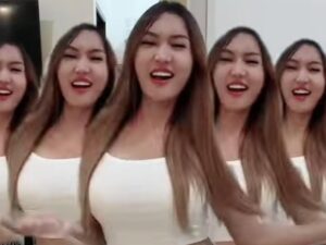 Berita artis: Lucinta Luna belum lama ini memamerkan body seksinya yang terlihat seperti gitar Spanyol, ia pun menuai berbagai komentar warganet.