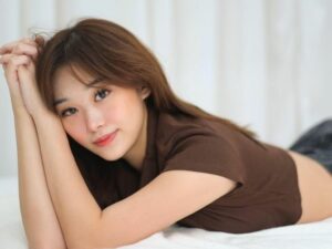 Berita artis: Livy Renata belum lama ini memberi pengakuan bahwa dirinya ingin menikah dengan orang Indonesia meskipun lama tinggal di Australia.