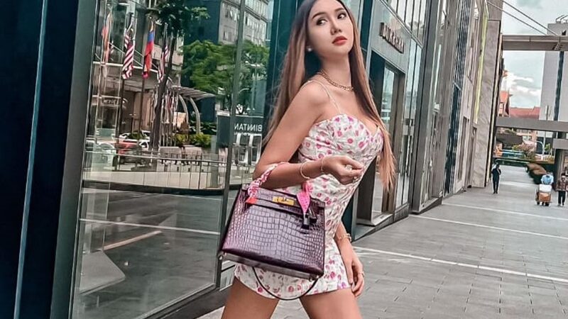 Berita artis: Lucinta Luna merasa sangat bahagia karena telah kantongi restu untuk melamar Fadly Faisal dari ibu Dewi.