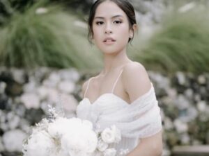 Berita artis: Maudy Ayunda belum lama ini langsungkan pesta pernikahan di Bali dan mengundang sederetan artis ternama Indonesia.