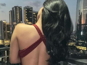 Berita artis: Siva Aprilia belum lama ini mengunggah foto seksi dirinya yang membelakangi kamera dan memperlihatkan punggung seksinya.