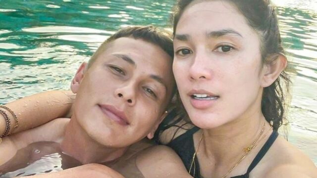 Berita artis: Ussy Sulistiawaty menuliskan pesan menyentuh untuk Andhika Pratama di hari Anniversary mereka yang sudah 15 tahun bersama.  