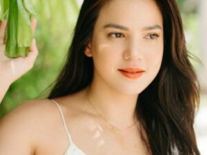 Berita artis: Derita ibu rumah tangga, begini curhatan Alice Norin yang malah semakin pusing menghabiskan waktu luang saat mengajari anak.