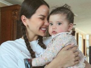 Berita artis: Unggah sebuah foto saat menggendong bayi, Alyssa Daguise disebut netizen sudah cocok menjadi seorang ibu.
