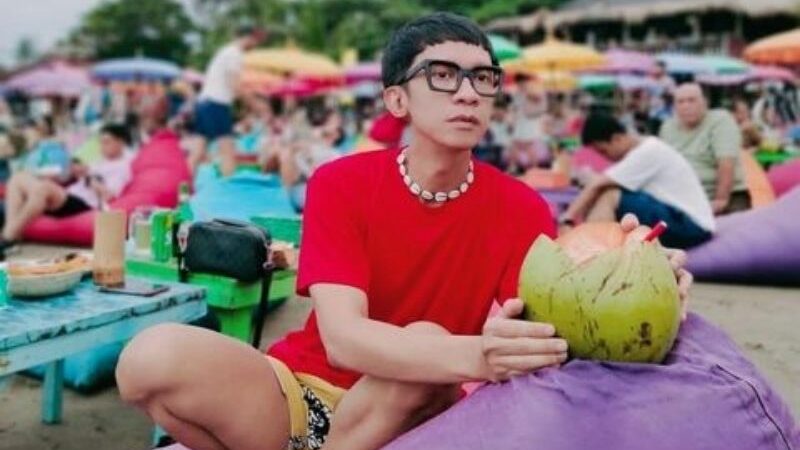 Hadir pada acara aqiqahan anak Gilang Dirga, Aming didoakan netizen segera nyusul dan memiliki anak dengan pasangannya.