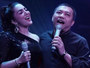 Berita artis: Selalu tampil kompak dengan sang suami, pasangan Ashanty dan Anang Hermansyah dijuluki sebagai pasangan panutan se-Indonesia.