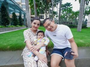 Berita artis: Ashanty ungkap rasa senangnya ketika bisa menghabiskan akhir pekan bersama suami dan cucu tercinta