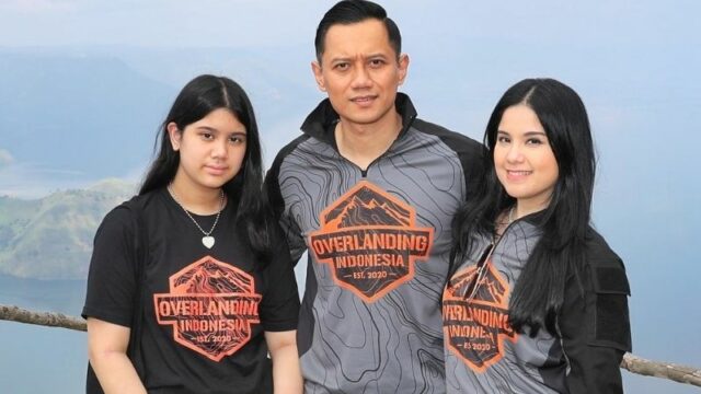 Berita artis: Unggah sebuah foto jadul dengan keluarga kecilnya, wajah Annisa Pohan dinilai tidak pernah berubah dan awet muda.