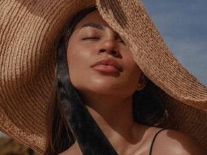 Cekricek.id - Ariel Tatum membuat bangga, dirinya akan menjadi sosok wanita pertama yang tampil di acara LE DEFILE L'Oreal Paris Fashion Week