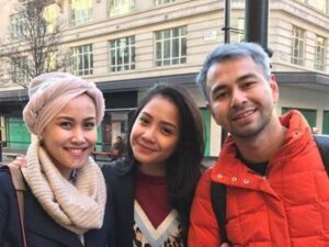 Berita artis: Asisten keuangan Raffi Ahmad yang bernama Mimi Bayuh dikabarkan tengah hamil padahal sudah ajukan perceraian dengan suami sejak Januari 2022.