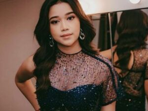 Berta artis: Penampilan Brisia Jodie saat mengenakan gaun hitam terbuka dinilai netizen miliki kecantikan tiada tanding.