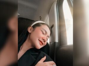 Berita artis: Unggah sebuah foto selfie saat melihat sunset di soe hari, penampilan pedangdut Cita Citata dipuji netizen.