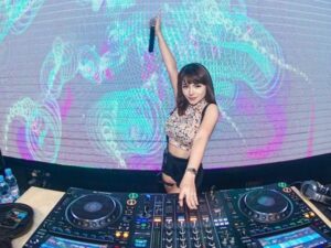 Berita artis: Dinar Candy ungkap kerinduannya agar bisa segera kembali perform di atas panggung, begini kata netizen.
