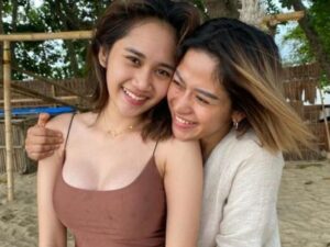 Berita artis: Farida Nurhan unggah kondisi terbaru dari putrinya, Diaz yang baru saja menjalani pengangkatakan impaln hidung.