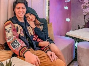 Berita artis: El Rumi unggah foto bersama seorang wanita, netizen sempat mengira jika itu merupakan kekasih baru anak Maia Estianty.