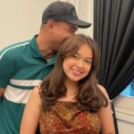Berita artis: Fadli Faisal terlihat malu-malu saat bertemu dengan calon mertua, alias keluarga besar Rebecca Klopper buat netizen gemas.