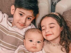 Berita artis: Masya Allah, netizen puji kecantikan dari putri Fairuz A Rafiq, bernama Eijaz dinilai mirip boneka Barbie.